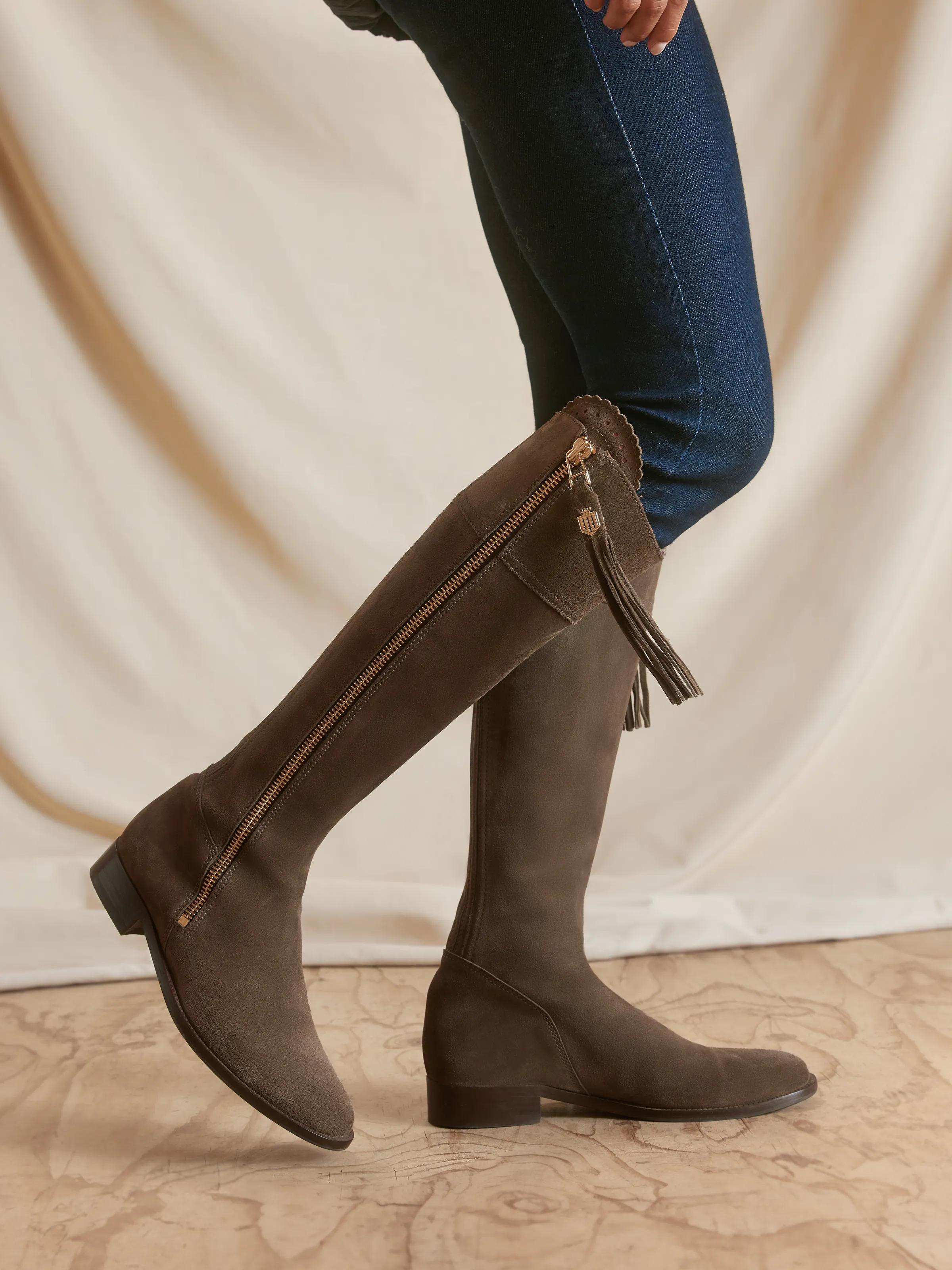 Regina (Narrow Fit) - Fog Suede - Image 2
