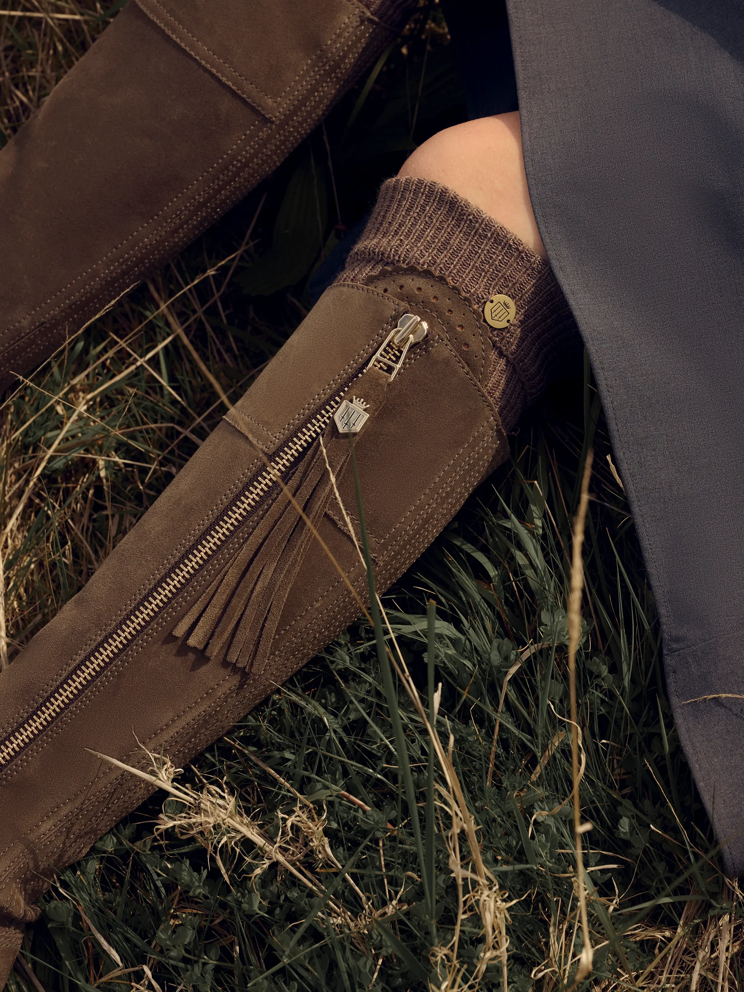 Regina (Sporting Fit) -  Fog Suede - Image 7